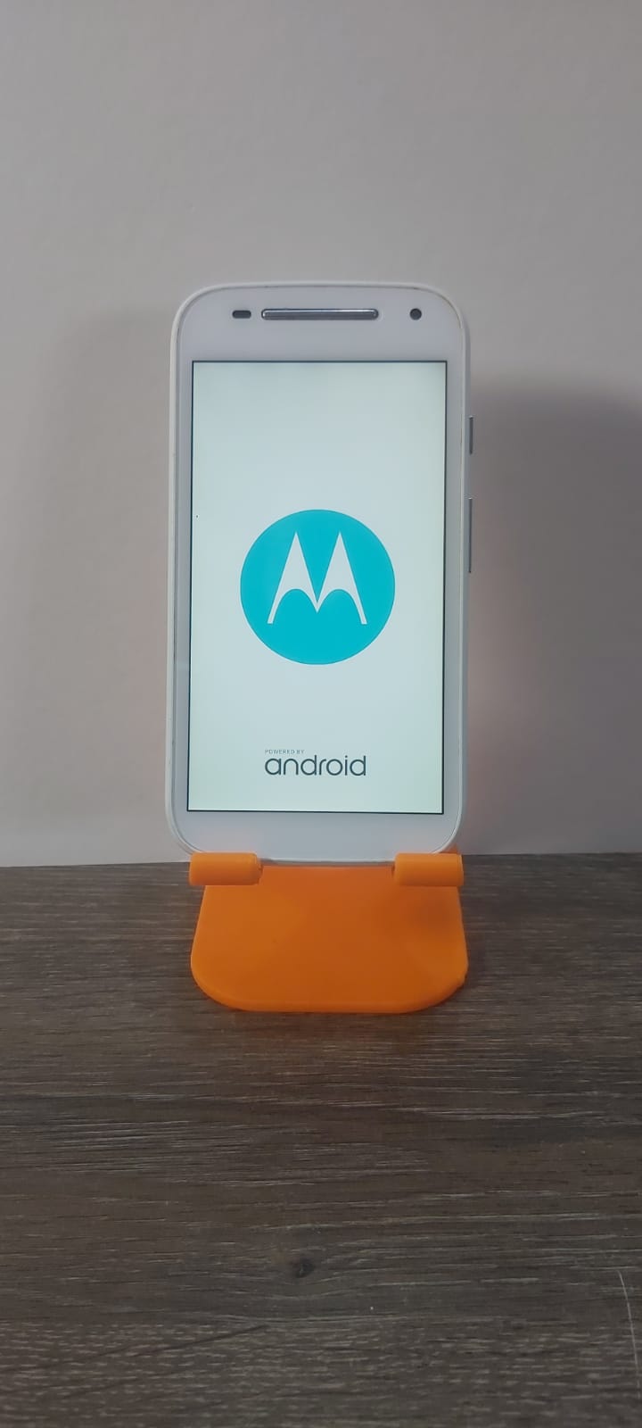 Celular Motorola Moto E - 4.5" - Robusto y Confiable