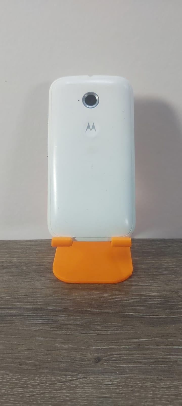 Celular Motorola Moto E - 4.5" - Robusto y Confiable - Imagen 2
